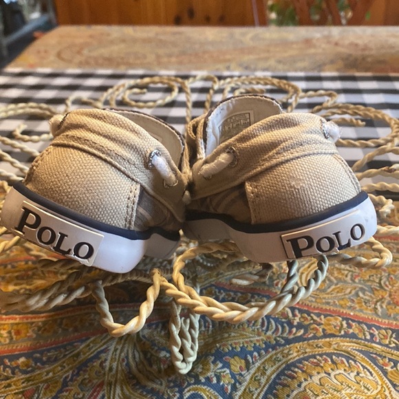 Kids Ralph Lauren Polo plaid boat shoes with velcro closure. - Picture 2 of 6